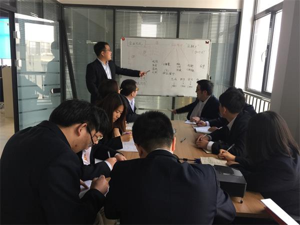 k豆钱包电商沈阳运营中心经理金帅为各人解说企业文化心灵.jpg k豆钱包电商沈阳运营中心经理金帅为各人解说企业文化心灵.jpg