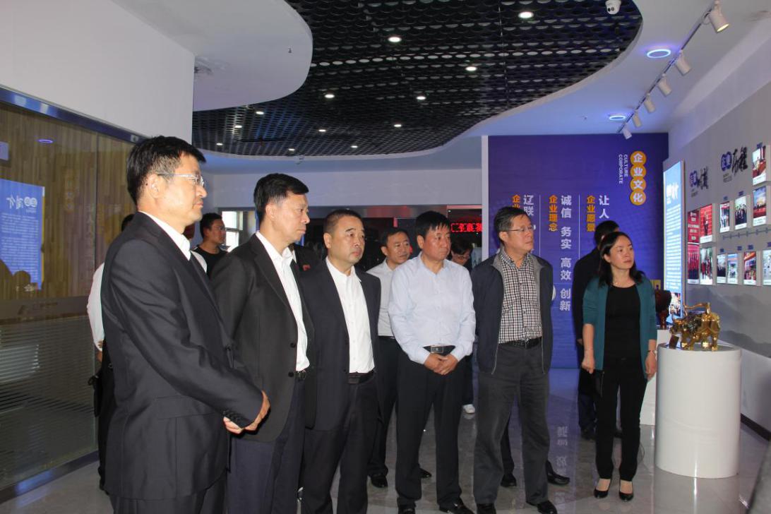 辽阳市市长王一兵莅临k豆钱包电商调研领导.jpg 辽阳市市长王一兵莅临k豆钱包电商调研领导.jpg