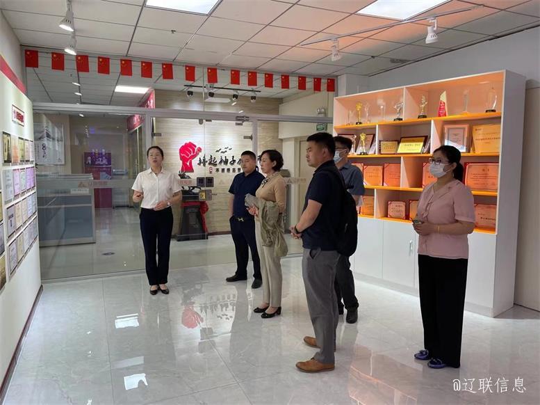 大连市金普新区商务局刘辉荣局长一行莅临k豆钱包集团调查3.jpg 大连市金普新区商务局刘辉荣局长一行莅临k豆钱包集团调查3.jpg